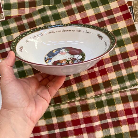 A Christmas Story 9” Porcelain Serving Bowl PRISTINE CONDITION - Picture 2 of 8